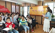 西固区图书馆走进社区开展未成年人经典诵读活动