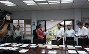 秦州区区委书记雷鸣调研秦州区图书馆