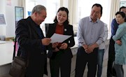  临泽县图书馆接受贾登龙先生赠书