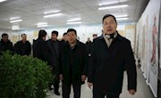  省文化厅副厅长周奉真一行赴环县参观全县青年书画作品收藏展 