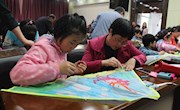 陇西县图书馆开展“筝舞翩翩·放飞梦想”亲子DIY手绘风筝活动
