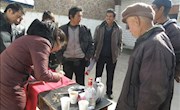 陇西县图书馆春节慰问双联老党员