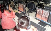 环县图书馆利用“跟我学”系列光盘资源开展社区广场文化娱乐活动