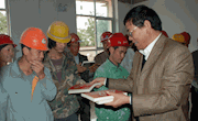 甘肃省图书馆国庆期间为工程建筑人员赠送图书