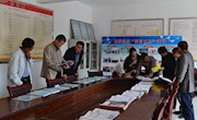 省新闻出版局对华亭县农家书屋建设管理工作进行调研