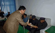 甘肃省图书馆重阳节慰问孤残老人