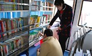  麦积区图书馆开展流动图书进社区活动