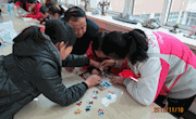  甘肃省少儿图书馆举办“亲子智力拼图比赛 ”的活动（图文）