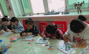 甘肃省少儿图书馆举办庆五一金粉画活动　　　