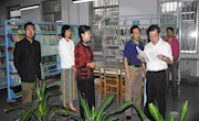 白银市市长吴仰东在白银市图书馆调研