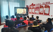 清水县图书馆开展学雷锋看《雷锋》影片活动