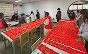 华亭市图书馆举办“书香传情·翰墨迎春”送春联、送福字文化惠民活动
