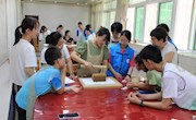 省图书馆举办第六期“我是小小古籍修复师”志愿活动