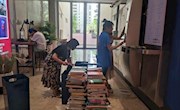 夏日炎炎正暑假　书轮滚滚送清凉——省图书馆流动图书车暑期工作纪行