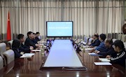 著名书法家郑国斌向省图书馆捐赠书法作品